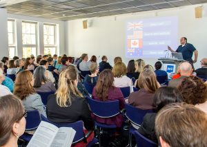 Rechtsanwalt, Dozent und Fachübersetzer Patrick Mustu bei seinem Workshop „Eigenheiten der englischen Rechtssprache” Foto: Thorsten Weddig für den BDÜ e.V.